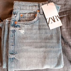 Zara Mom Jeans! (Medium Wash)